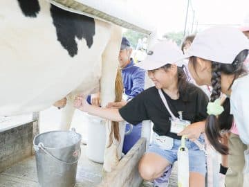 おいしいパンの世界へようこそ！“八天堂くりーむパン”作り＆工場見学ツアー