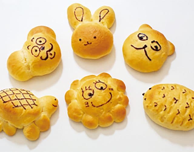 おいしいパンの世界へようこそ！“八天堂くりーむパン”作り＆工場見学ツアー