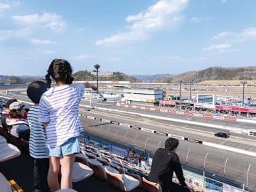 はばたけ未来のメカニック！モビリティリゾートもてぎ“ピット工房”&“DEKOBOKO”体験ツアー