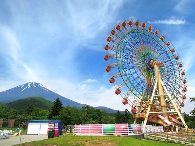 舞台は巨大遊園地『ぐりんぱ』