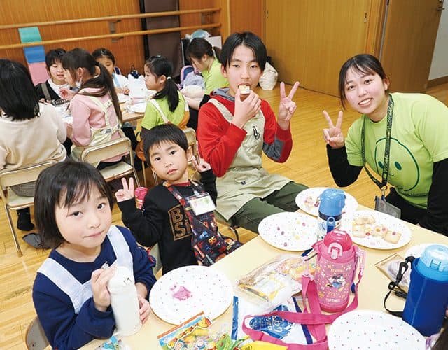 夢の体験☆おとぎ話の世界へ♪カラフル巨大お菓子の家作り体験ツアー