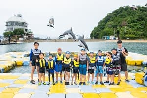 イルカたちと泳ごう♪ドルフィンスイム&トレーナー体験ツアー【関西出発】