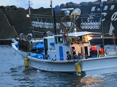 関西出発 漁船で夜の海へ出港 そらまめ本格イカ釣り体験ツアー そらまめキッズアドベンチャー