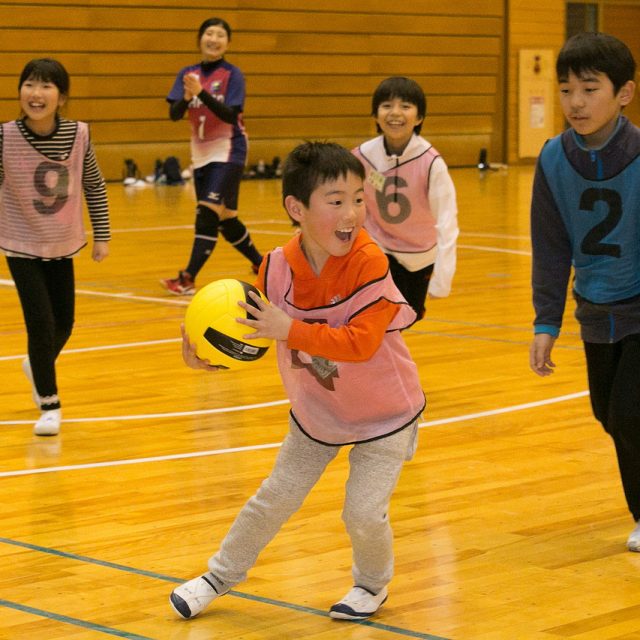 キャンプファイヤー 歌 ダンス 出し物 ゲーム おすすめは 季節お役立ち情報局