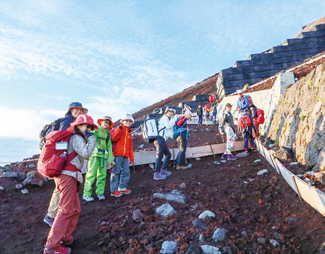 自然体験 日本一への大挑戦 富士登山 ご来光ツアー 子供のためのキャンプ 工場見学 自然体験 スキーツアーはそらまめキッズアドベンチャーへ