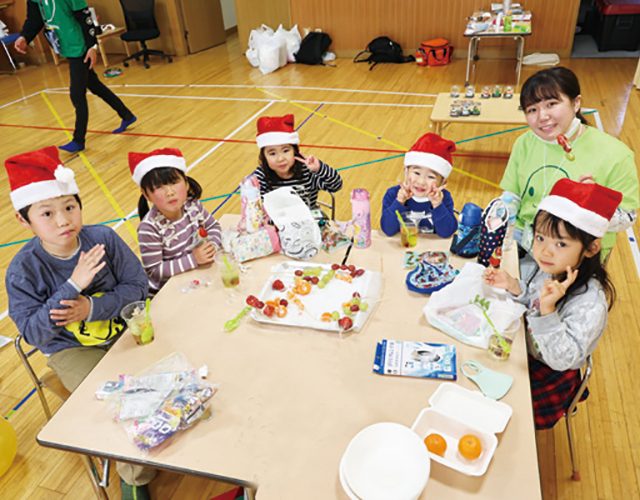 キャンプ レインボーケーキ クリスマスリース作り まめたとあずきのクリスマスパーティーpart2 子供 のためのキャンプ 工場見学 自然体験 スキーツアーはそらまめキッズアドベンチャーへ