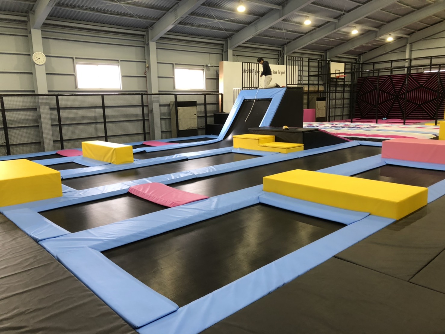 キャンプ｜最新鋭＆最高峰のアミューズメント☆トランポリンパークMr.JUMP満喫ツアー 子供のためのキャンプ・工場見学・自然体験・スキー