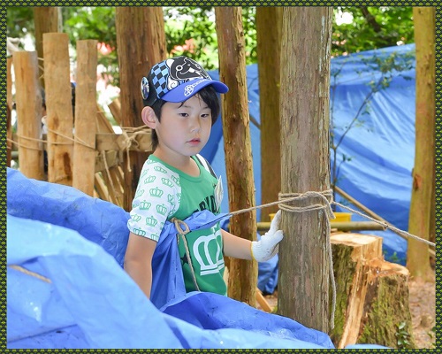 自然体験キャンプ 関西出発 自然の中で生き抜くサバイバル術 ブッシュクラフト 体験キャンプ 入門コース 子供のためのキャンプ 工場見学 自然体験 スキーツアーはそらまめキッズアドベンチャーへ