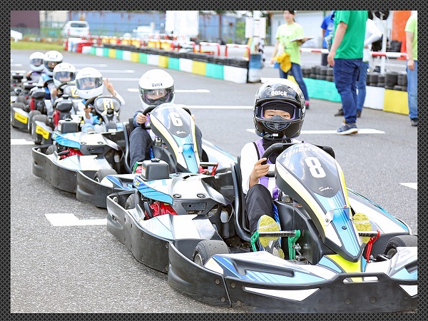 野外体験キャンプ 関西出発 鈴鹿サーキット で遊びつくせ 巨大プール レーサー体験ツアー カートコース 子供のためのキャンプ 工場見学 自然体験 スキーツアーはそらまめキッズアドベンチャーへ