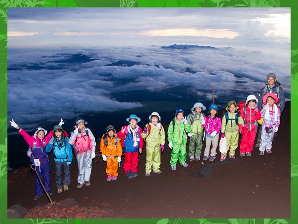 22年 子供の富士山登山ツアー プラン概要 料金などをご紹介 子供 のためのキャンプ 工場見学 自然体験 スキーツアーはそらまめキッズアドベンチャーへ