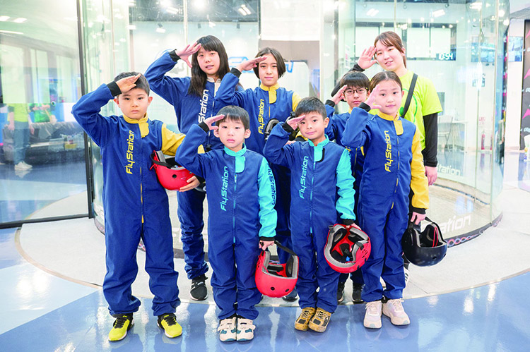 フライトスーツで記念写真