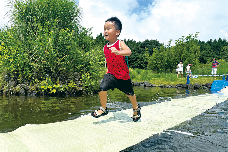 ゴザ水遊び（表紙）.jpg