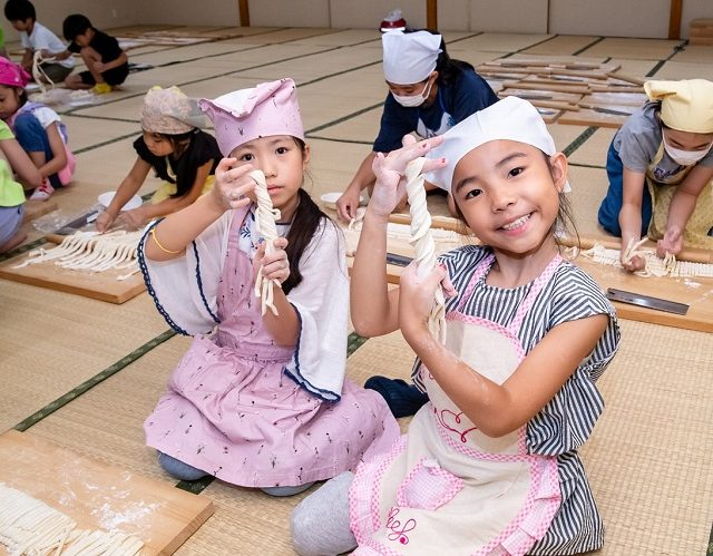 【8月10日】手打ちうどん＆マスのつかみ取り体験ツアー