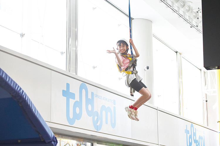 ハーネスをつけて空中を移動