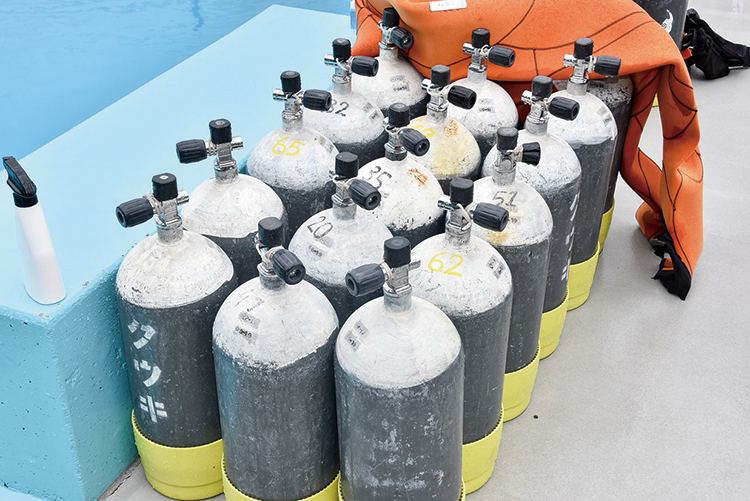 ダイビング用のタンク