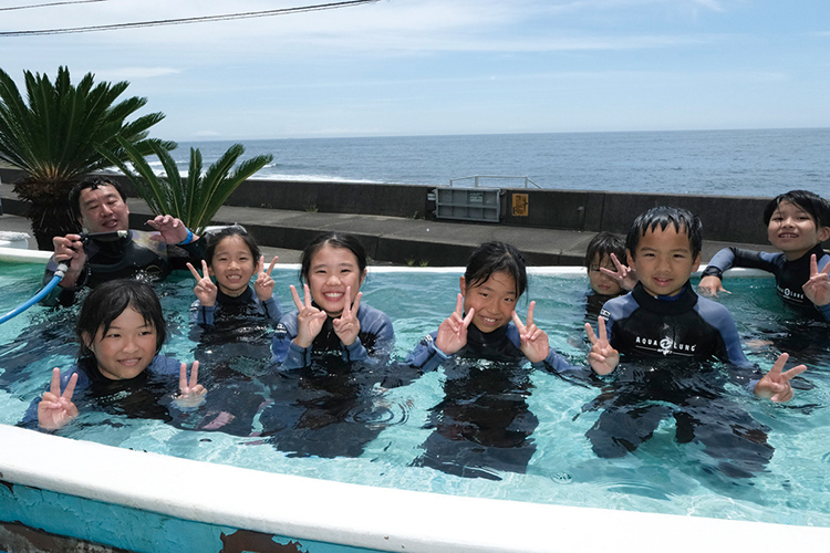 海の見えるプール