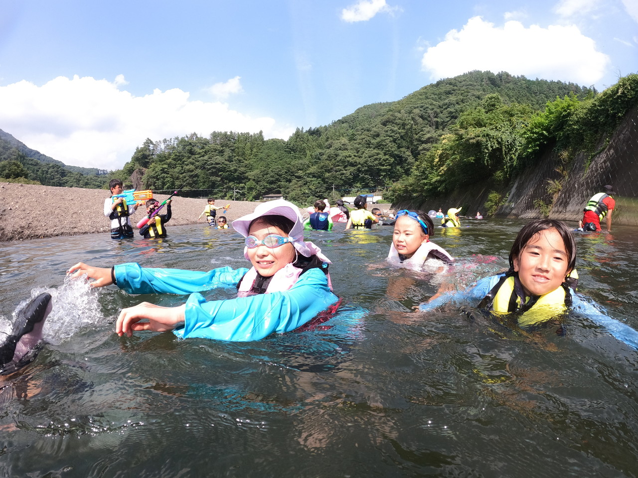 川遊び