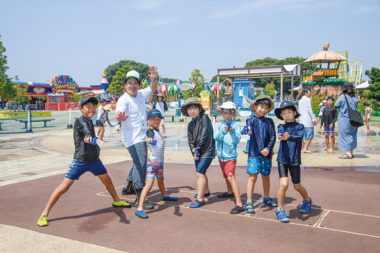 じゃぶじゃぶ池の前で記念写真