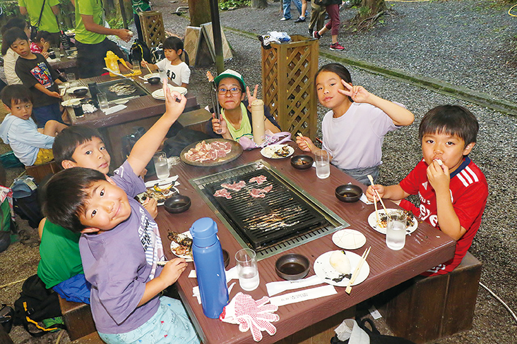 お昼ご飯はバーベキュー