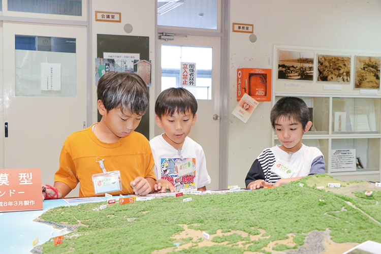 島の資料館見学
