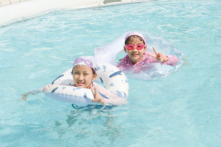 プールで遊ぼう♪