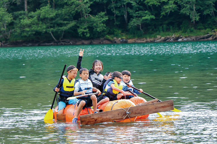 いかだで湖へいざ出航☆