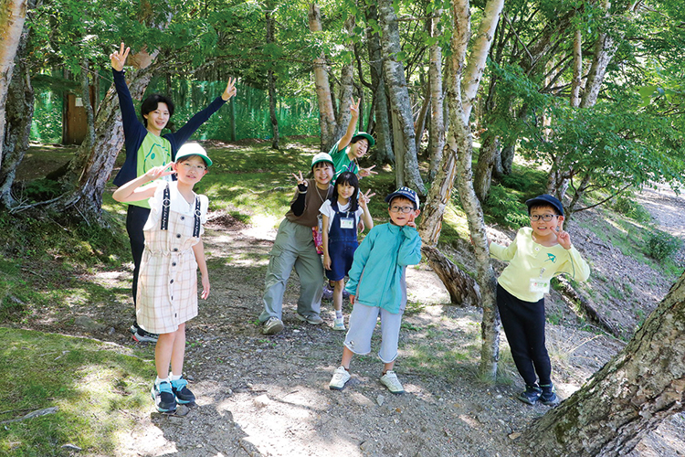 キャンプ場の森を散策◎
