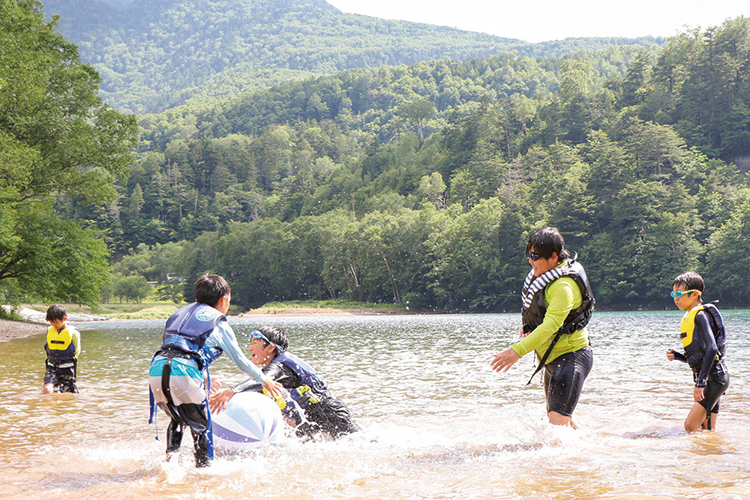 透明度抜群の菅沼の湖♪