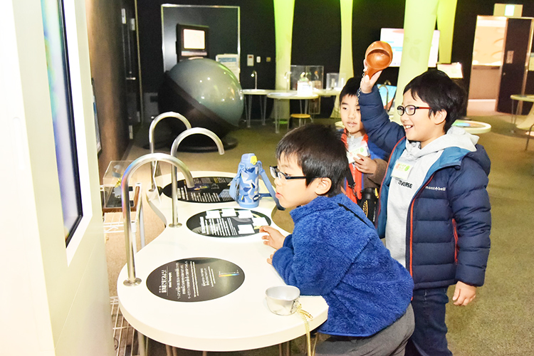 展示見学