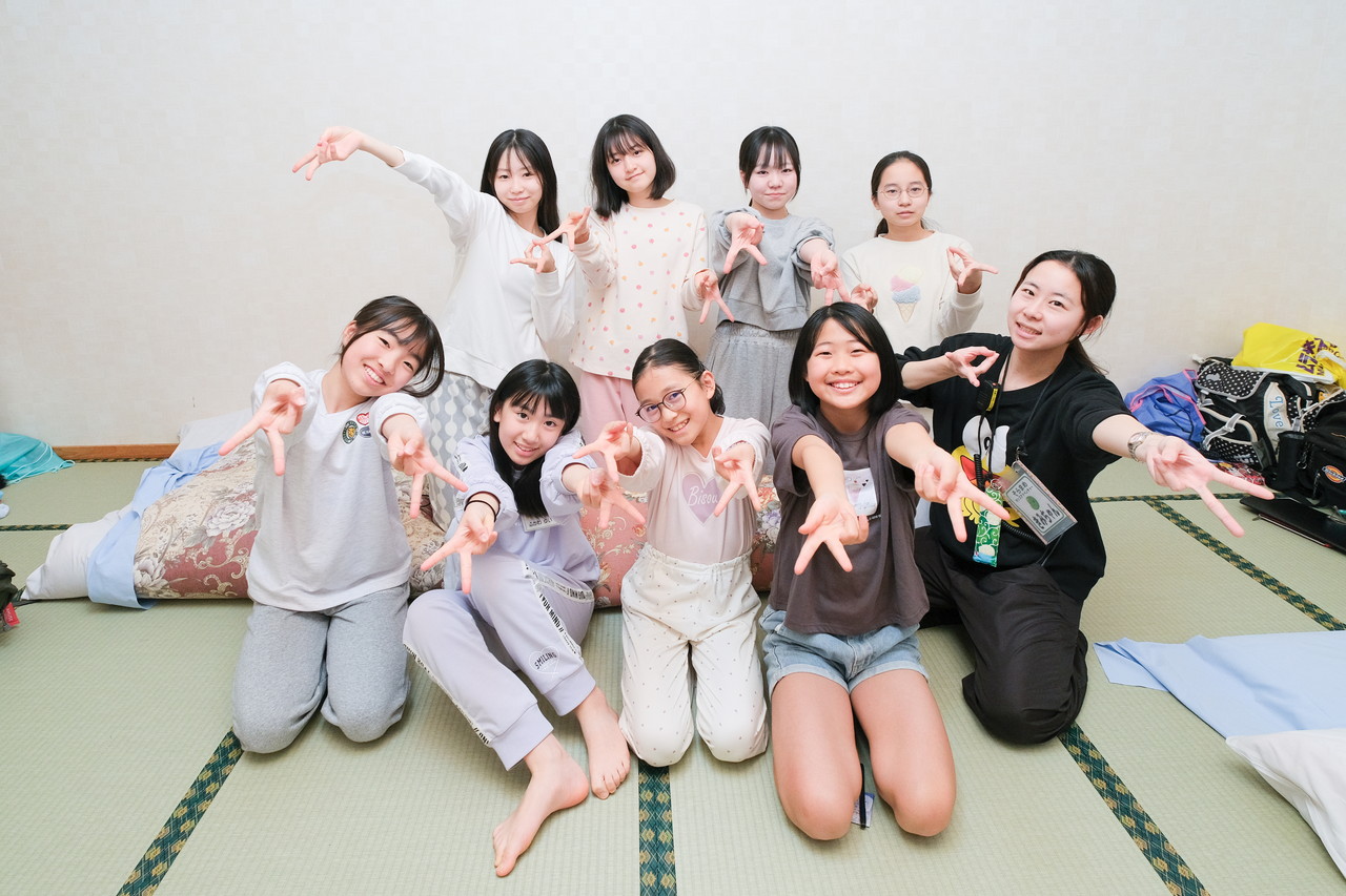 お部屋でみんなでピース