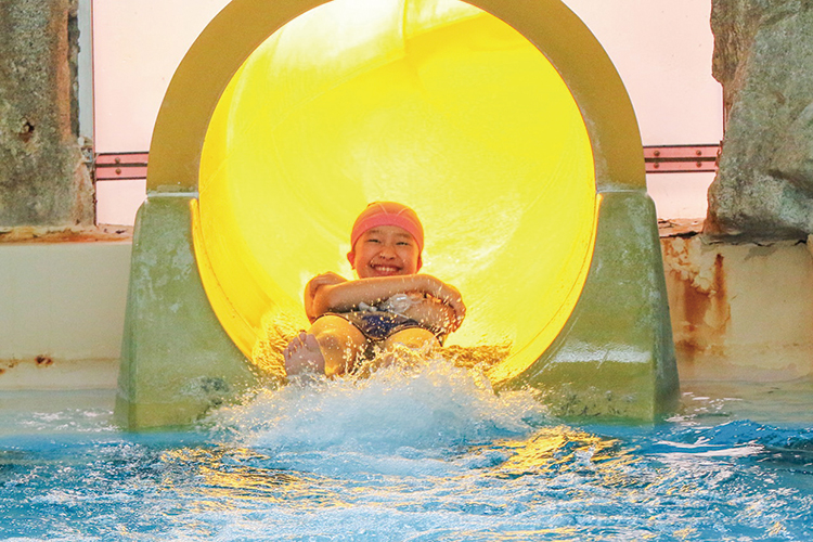 ウォータースライダー