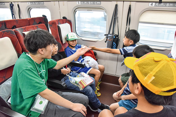 新幹線で遊ぶ