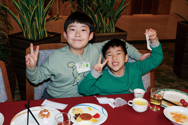 食事はバイキング